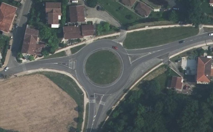Vue aérienne du Rond-point anonyme n°39313790