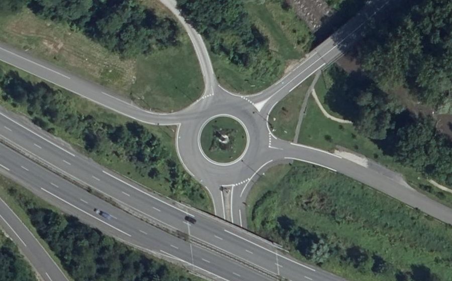 Vue aérienne du Rond-point anonyme n°39316113