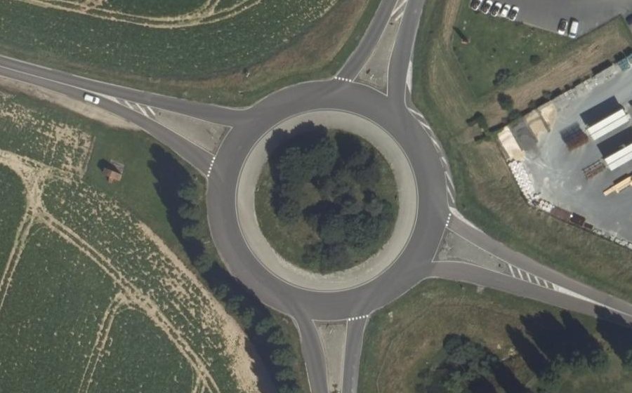 Vue aérienne du Rond-point anonyme n°39317203