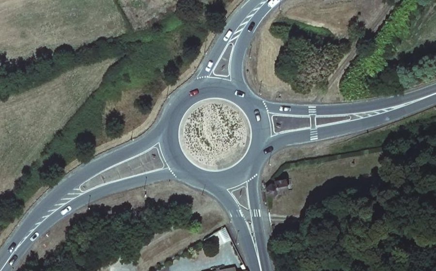 Vue aérienne du Rond-point anonyme n°39319350
