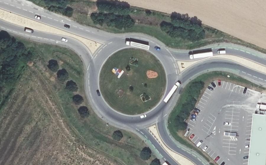 Vue aérienne du Rond-point anonyme n°39323680