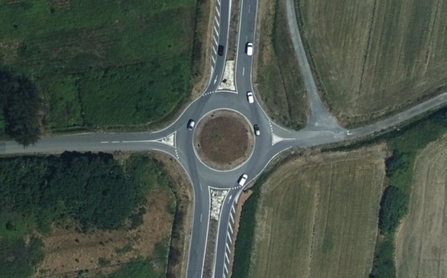 Vue aérienne du Rond-point anonyme n°393290857