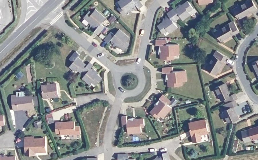 Vue aérienne du Rond-point anonyme n°39344061