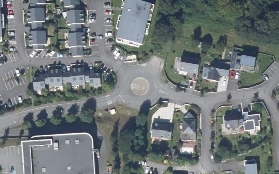 Vue aérienne du Rond-point anonyme n°393506886