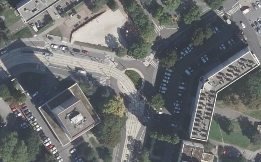 Vue aérienne du Rond-point anonyme n°39351446