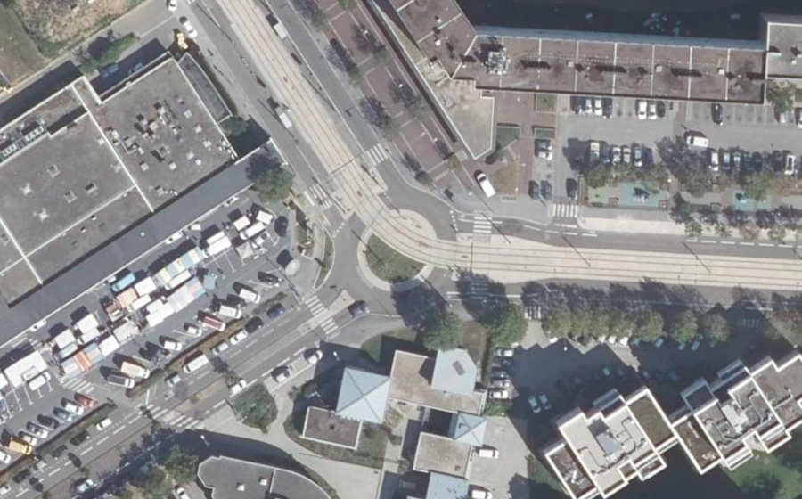 Vue aérienne du Rond-point anonyme n°39351455