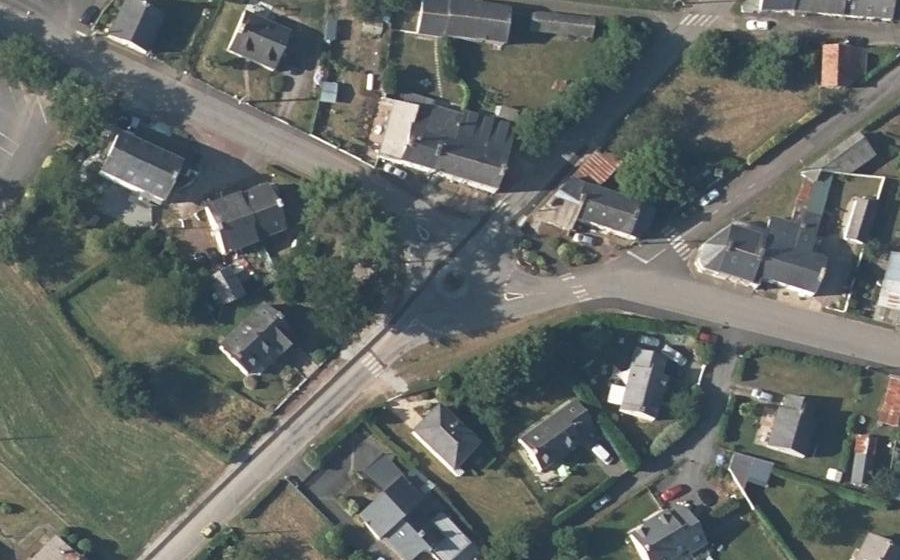 Vue aérienne du Rond-point anonyme n°39362988