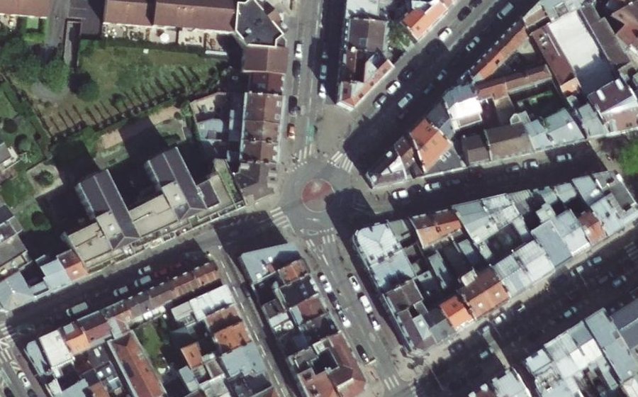 Vue aérienne du Rond-point anonyme n°39363183