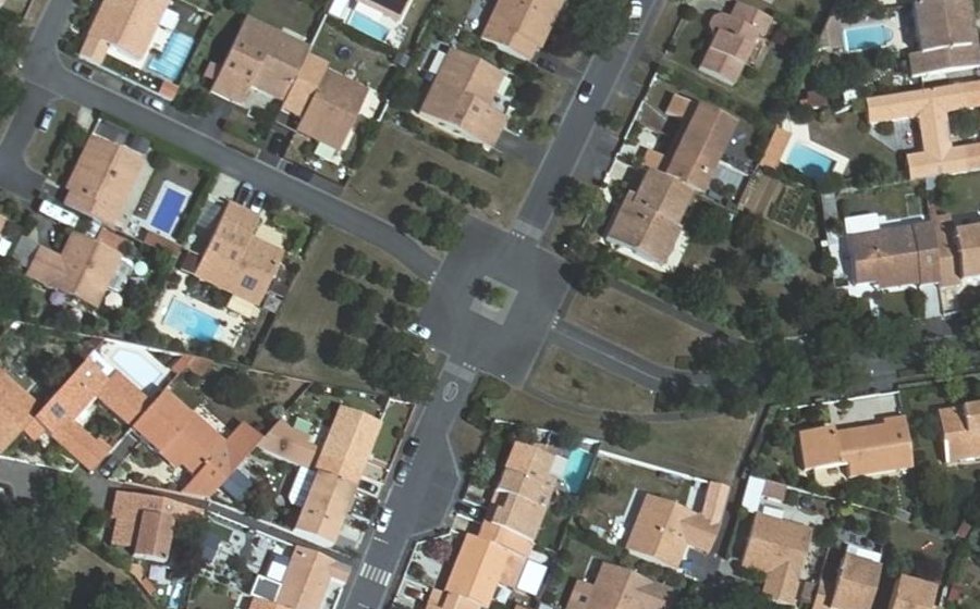 Vue aérienne du Rond-point anonyme n°39365459