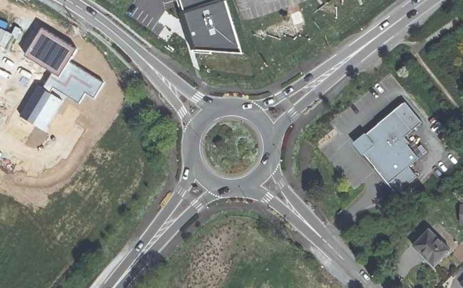 Vue aérienne du Rond-point anonyme n°39365949