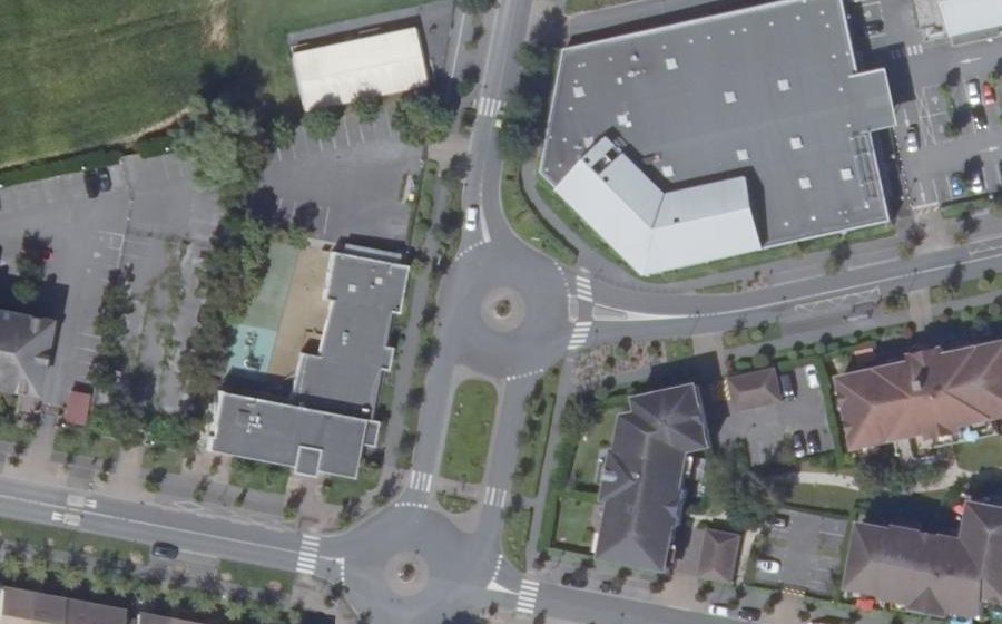 Vue aérienne du Rond-point anonyme n°39373021