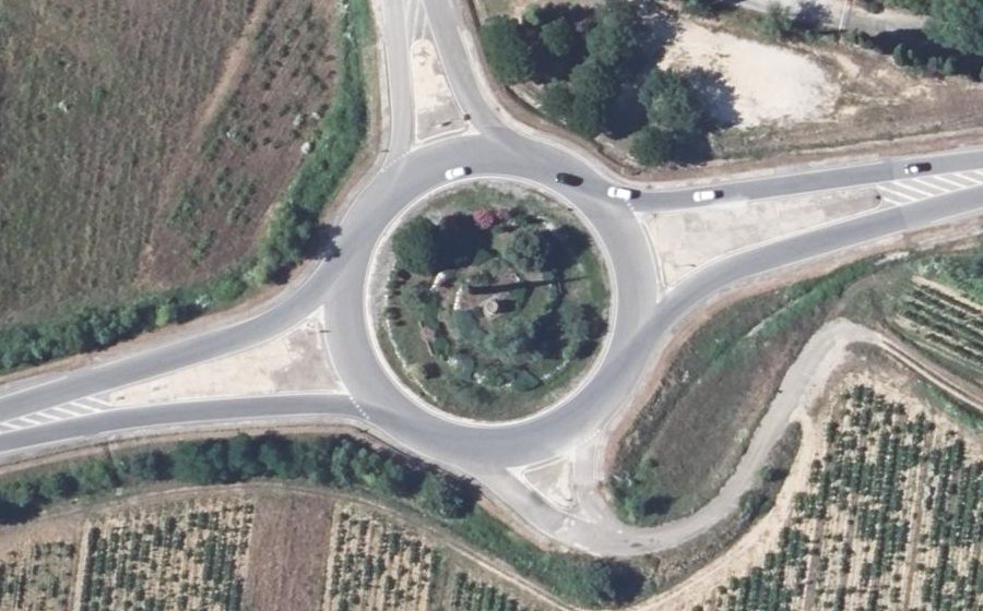 Vue aérienne du Rond-point anonyme n°39374568