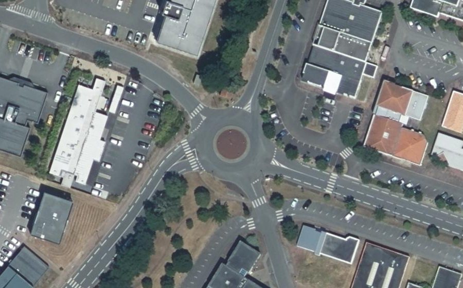 Vue aérienne du Rond-point anonyme n°39378290