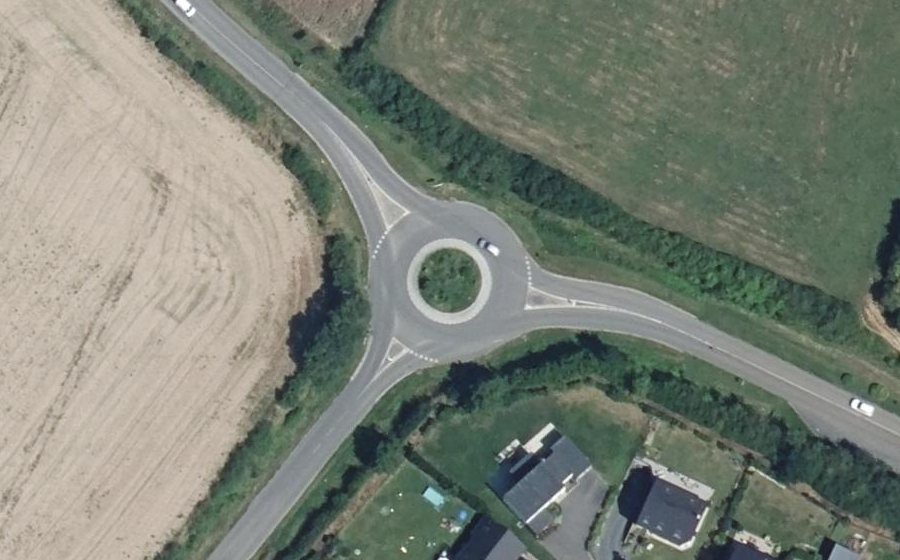 Vue aérienne du Rond-point anonyme n°39378665