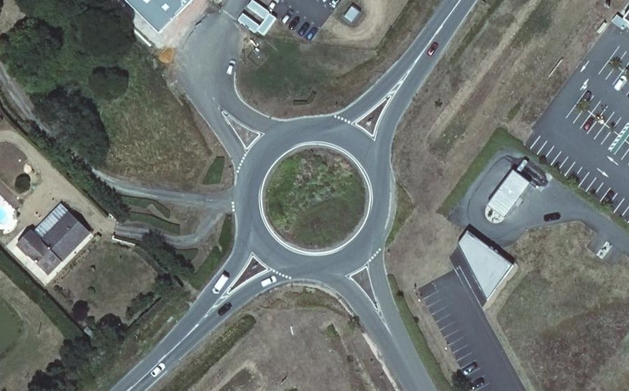 Vue aérienne du Rond-point anonyme n°39382965