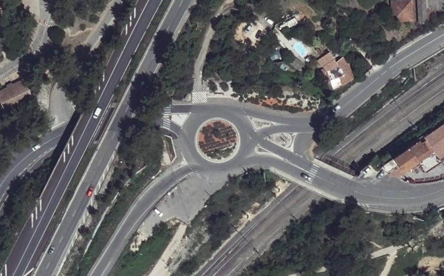 Vue aérienne du Rond-point anonyme n°39386401