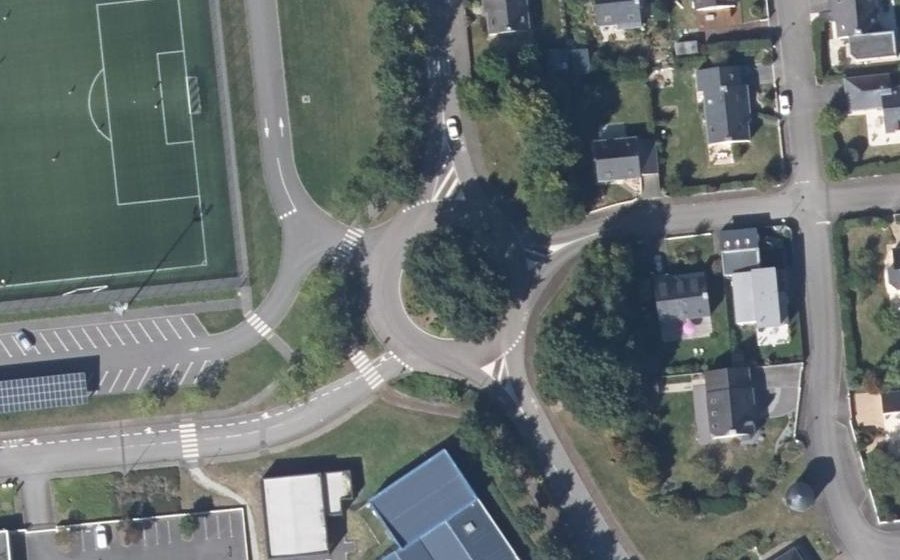 Vue aérienne du Rond-point anonyme n°39412389