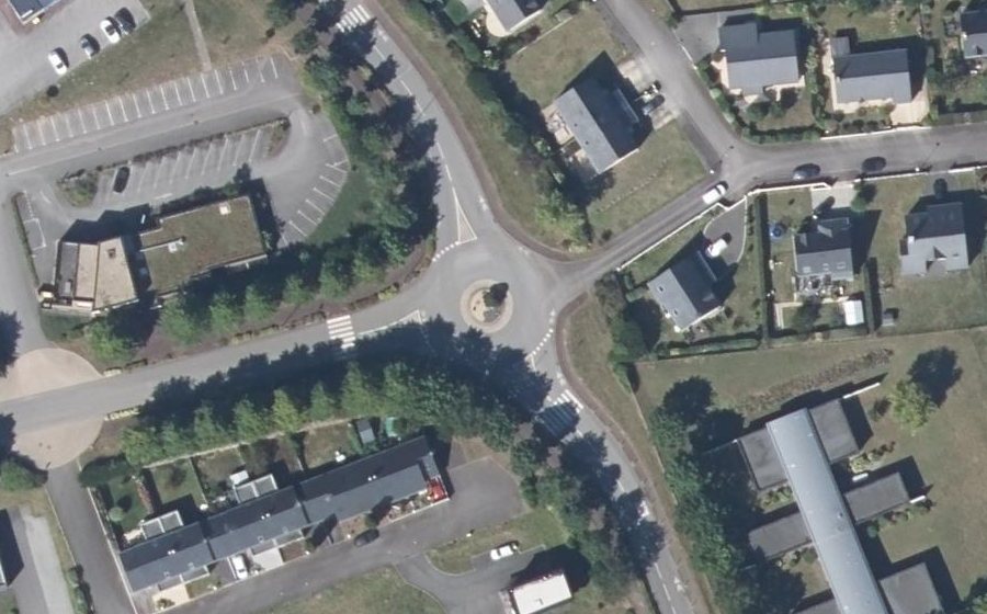 Vue aérienne du Rond-point anonyme n°39412391