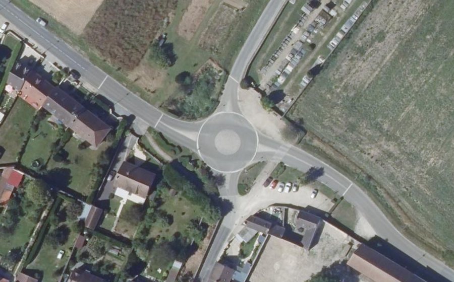Vue aérienne du Rond-point anonyme n°39429886