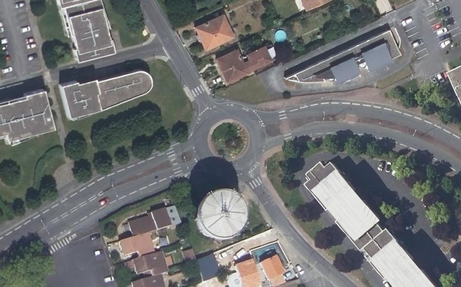 Vue aérienne du Rond-point anonyme n°39441308