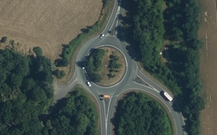 Vue aérienne du Rond-point anonyme n°39443615