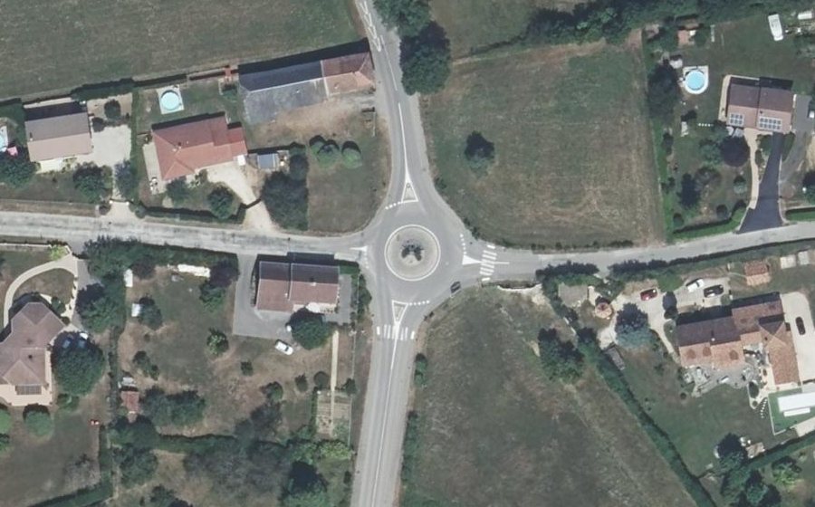 Vue aérienne du Rond-point anonyme n°39444417