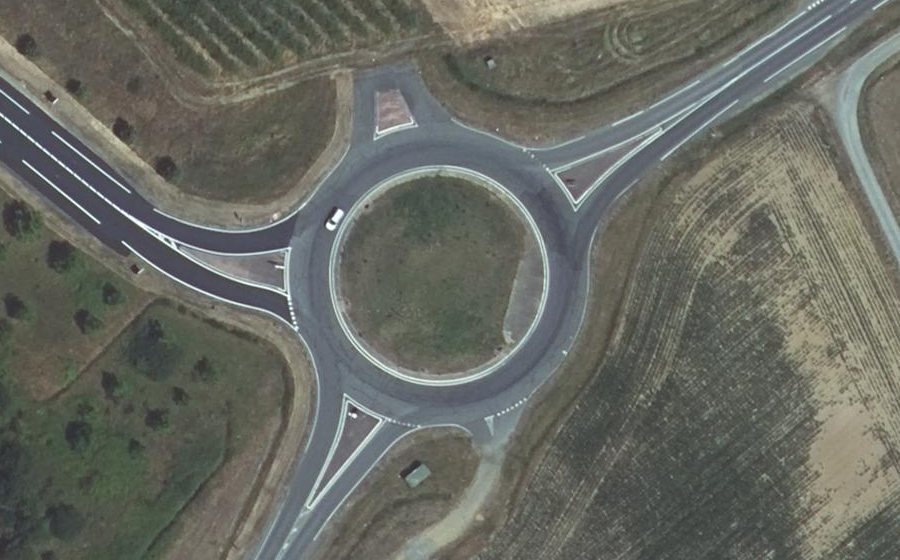 Vue aérienne du Rond-point anonyme n°39444958