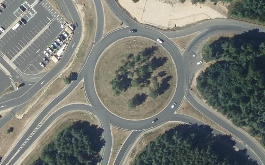 Vue aérienne du Rond-point anonyme n°39446222