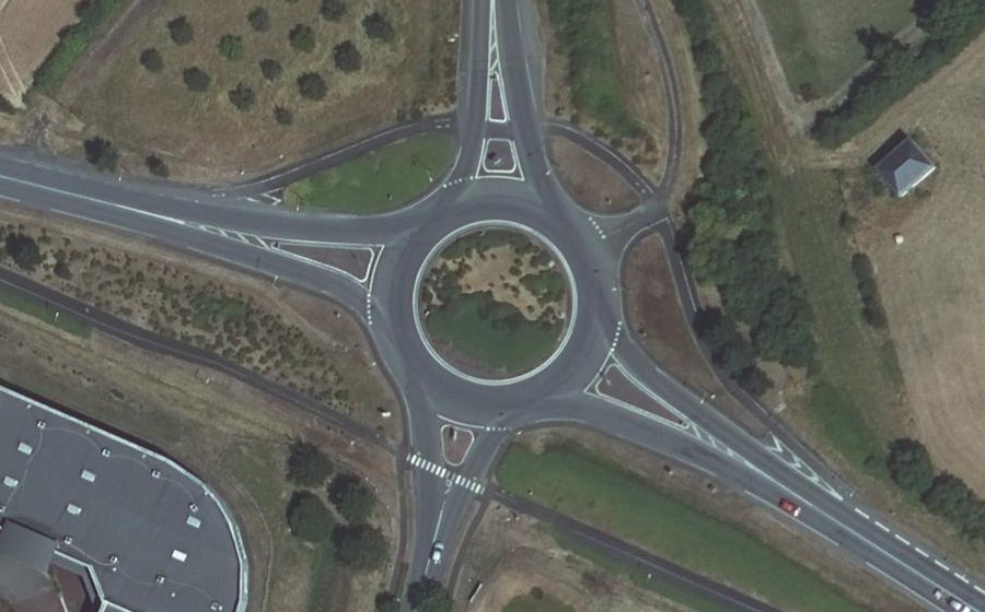 Vue aérienne du Rond-point anonyme n°39446974