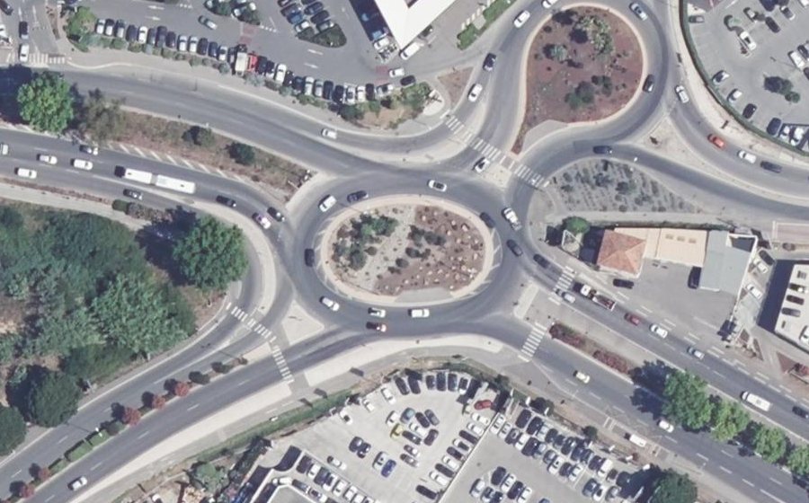 Vue aérienne du Rond-point anonyme n°394646585