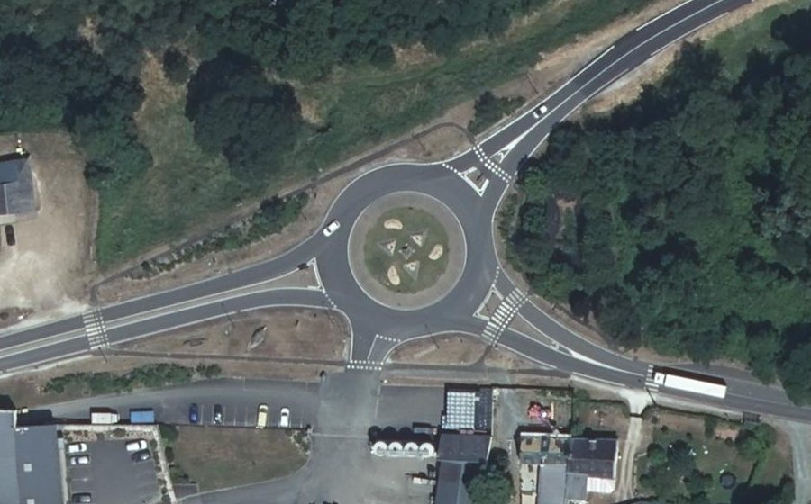 Vue aérienne du Rond-point anonyme n°39473368