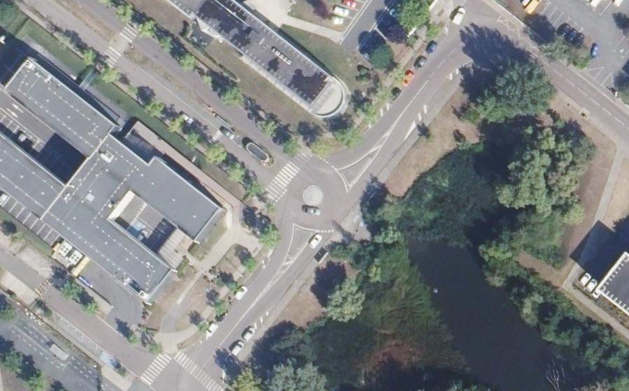 Vue aérienne du Rond-point anonyme n°39474234