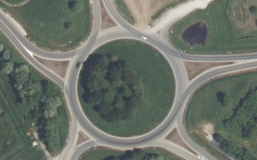Vue aérienne du Rond-point anonyme n°39474238