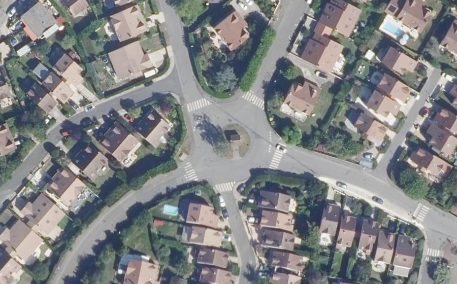 Vue aérienne du Rond-point anonyme n°39478454