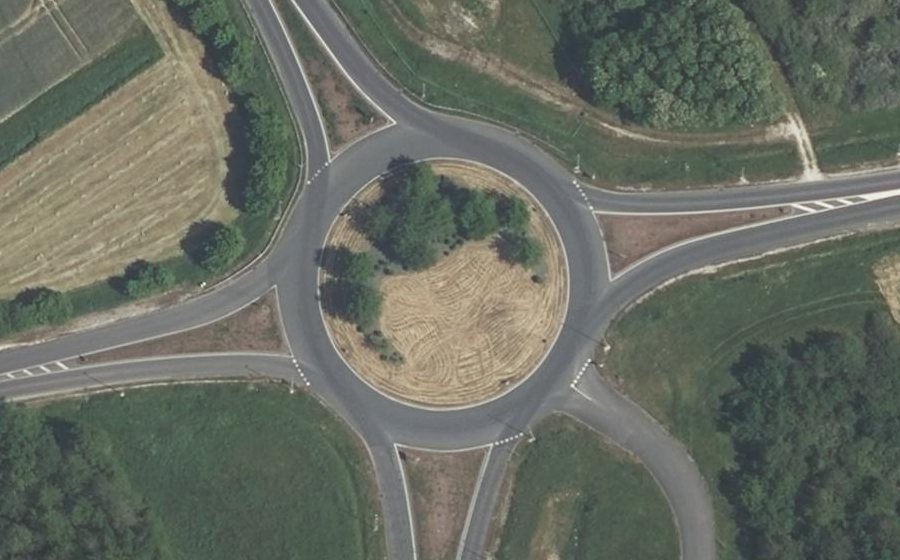 Vue aérienne du Rond-point anonyme n°39478531