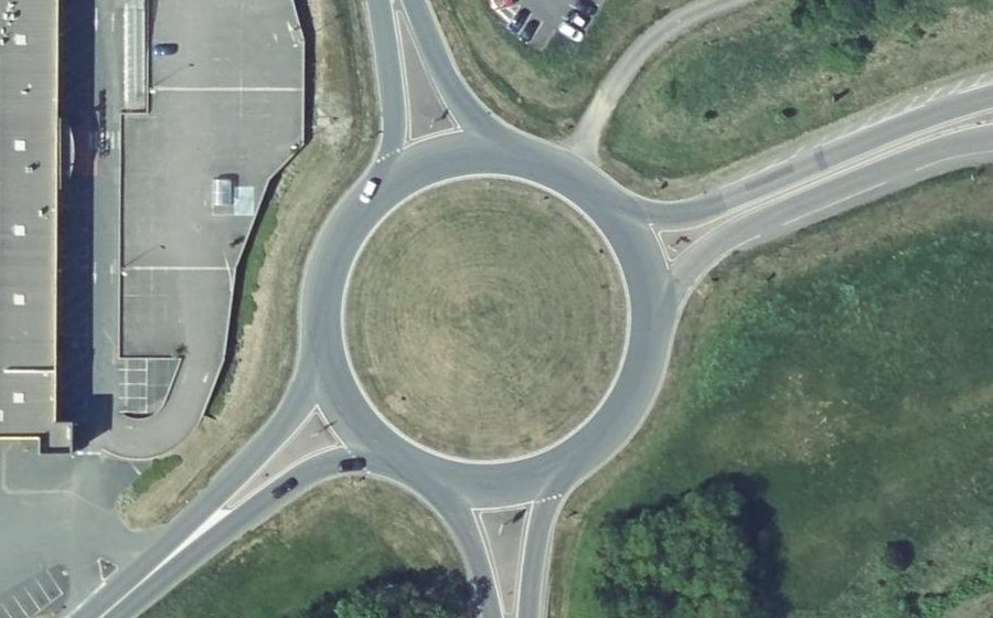 Vue aérienne du Rond-point anonyme n°39480320
