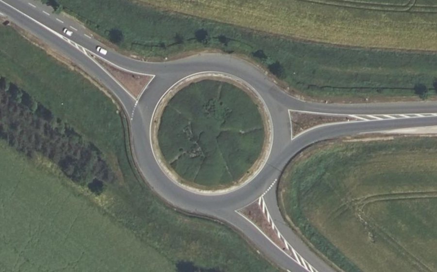 Vue aérienne du Rond-point anonyme n°39480484