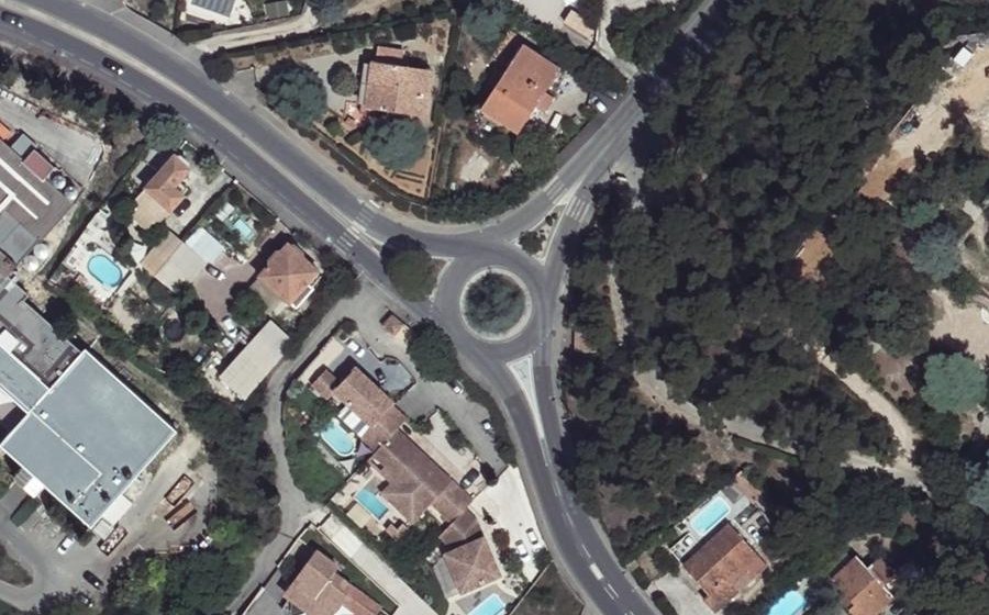 Vue aérienne du Rond-point anonyme n°39484978
