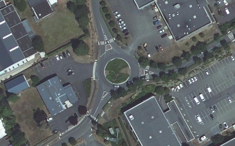Vue aérienne du Rond-point anonyme n°39487436