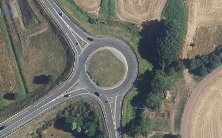 Vue aérienne du Rond-point anonyme n°394882011