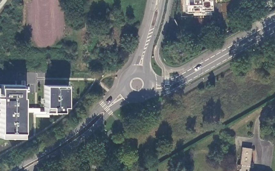 Vue aérienne du Rond-point anonyme n°394916474