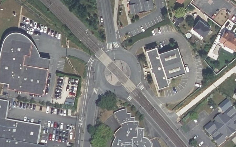 Vue aérienne du Rond-point anonyme n°39493290