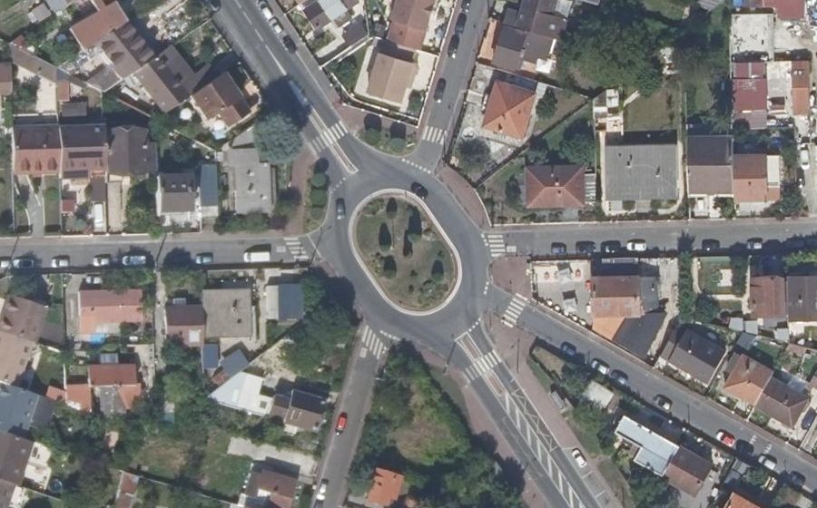 Vue aérienne du Rond-point anonyme n°394933004