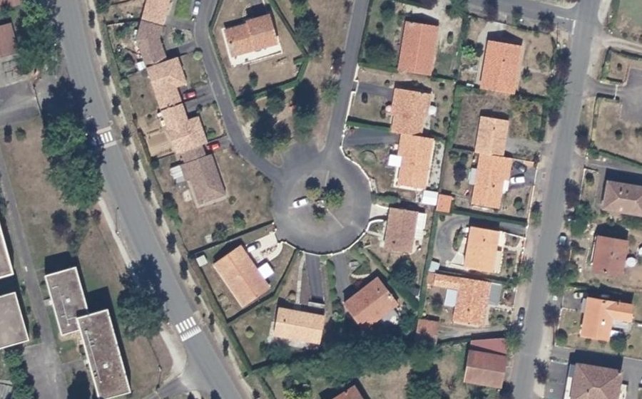 Vue aérienne du Rond-point anonyme n°39496008