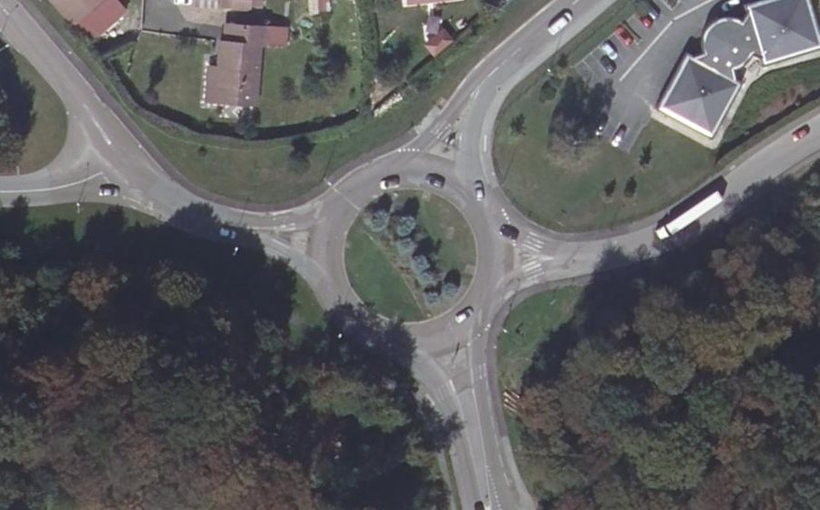 Vue aérienne du Rond-point anonyme n°39496080