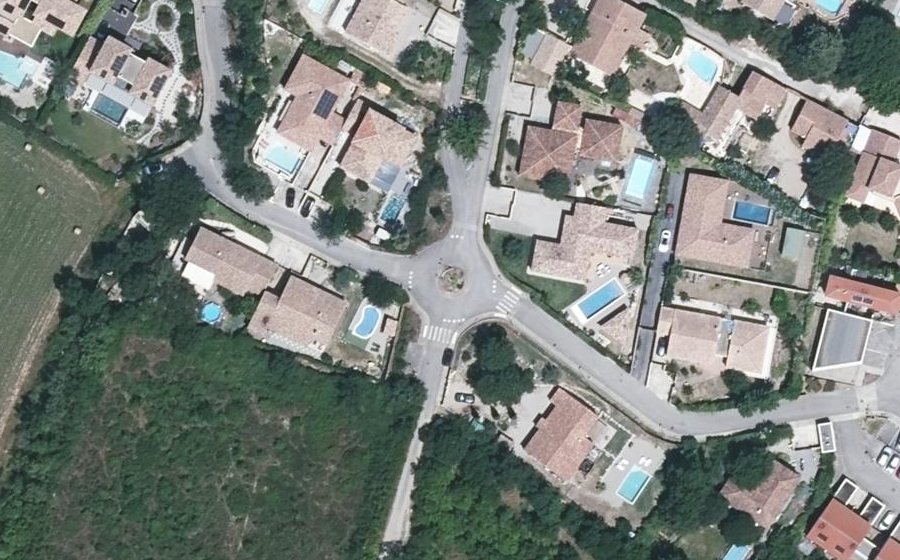 Vue aérienne du Rond-point anonyme n°394998829