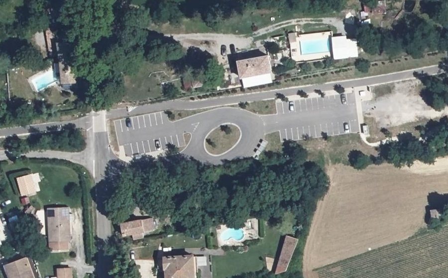 Vue aérienne du Rond-point anonyme n°39514984