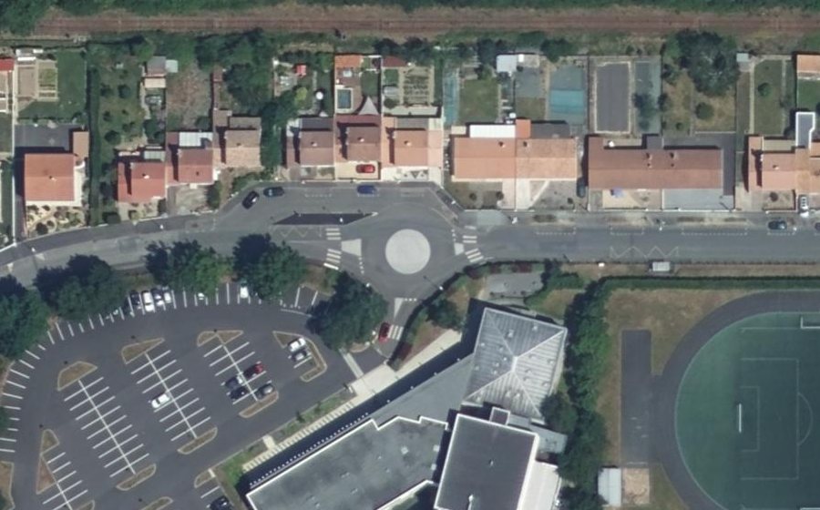 Vue aérienne du Rond-point anonyme n°39516847