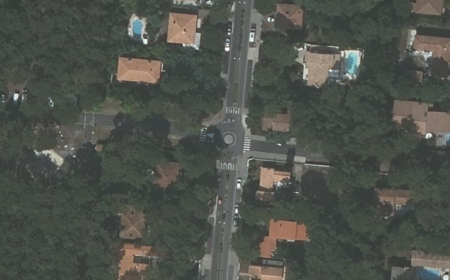 Vue aérienne du Rond-point anonyme n°395179477