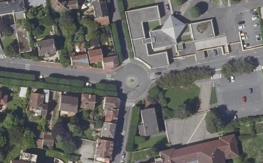Vue aérienne du Rond-point anonyme n°39518998